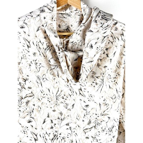 ASTR the Label Cropped Long Sleeve Cream Floral Blouse w/ Bow EUC XS - Picture 4 of 9